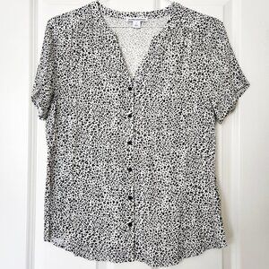 Amazon Essentials Short-Sleeve Woven Leopard Print Blouse